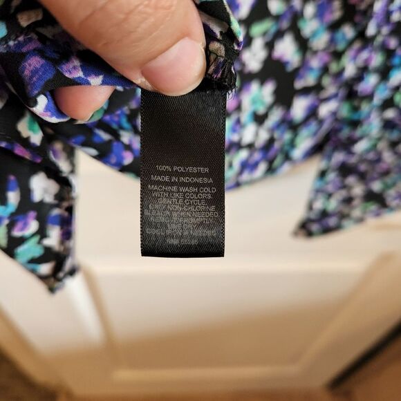 EXPRESS Black and Purple Floral Splitv Back Tank - Picture 5 of 6